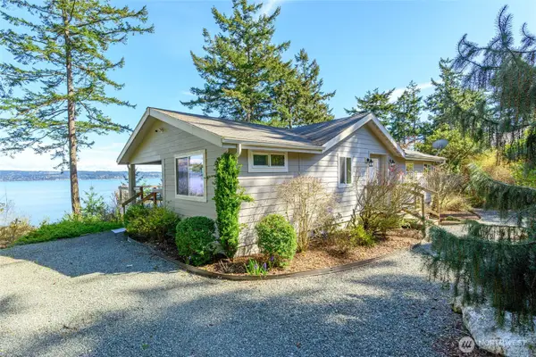 215 S Harrington Lagoon Road, Coupeville, WA 98239