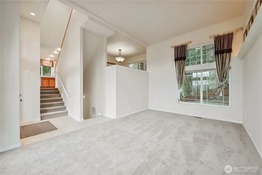 245 W St James Place, Longview, WA 98632 - #2