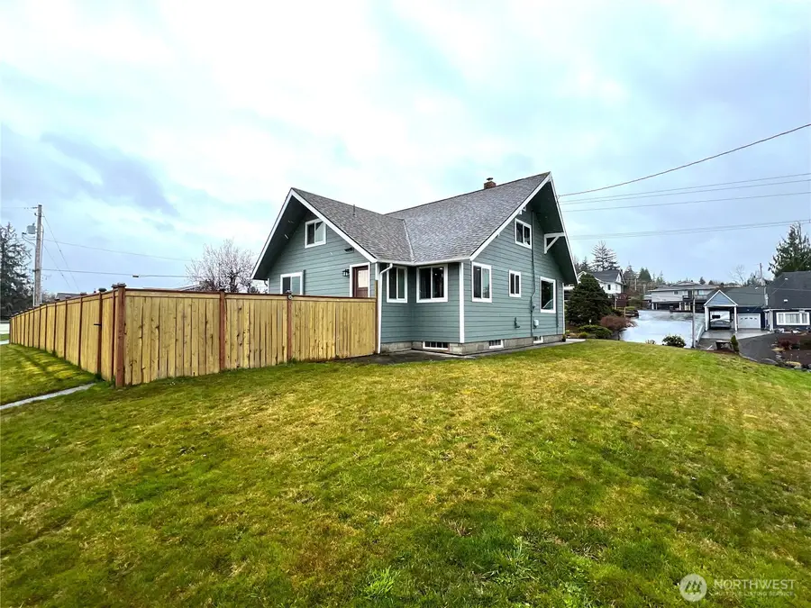 823 Broadway Avenue, South Bend, WA 98586 - #3