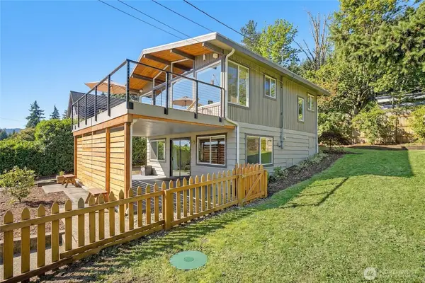 576 Waterline Loop, Camano Island, WA 98282