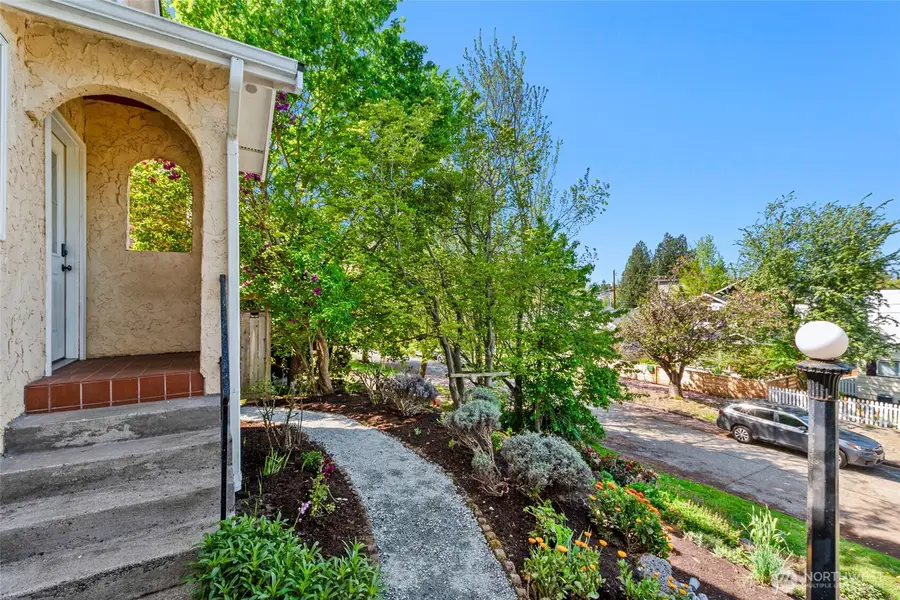 5620 38th Avenue Sw, Seattle, WA 98126 - #3