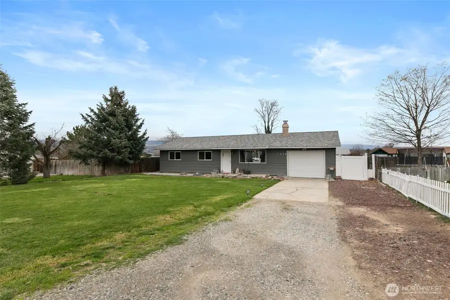 1229 Malaga Avenue, Wenatchee, WA 98801 - #2