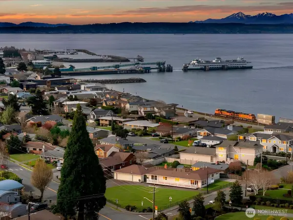 216 Caspers Street, Edmonds, WA 98020