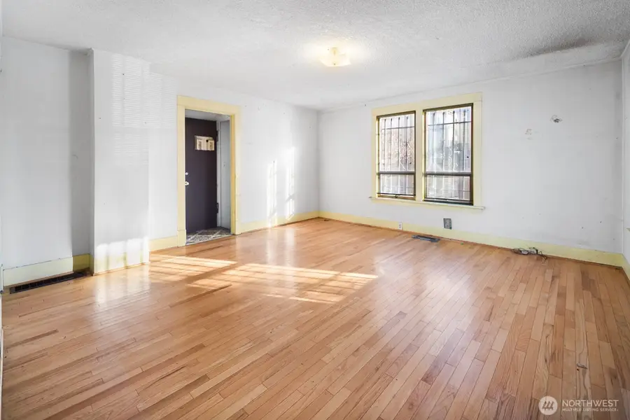 3226 S Edmunds Street, Seattle, WA 98118 - #2