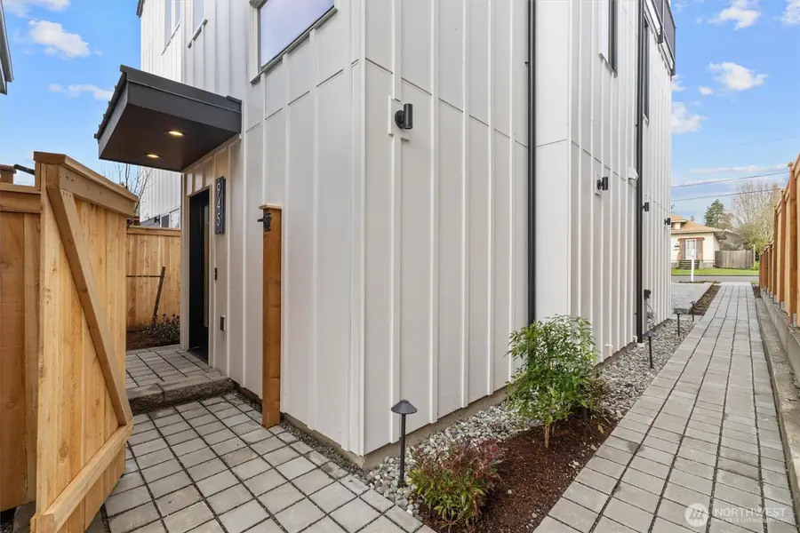945 NW 61st Street, Seattle, WA 98107 - #3