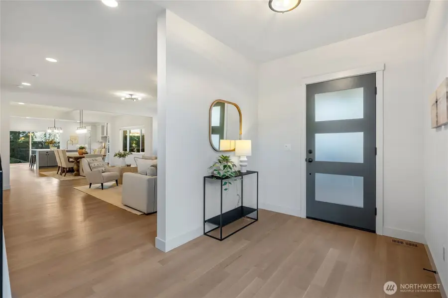 10317 Sand Point Way Ne, Seattle, WA 98125 - #3