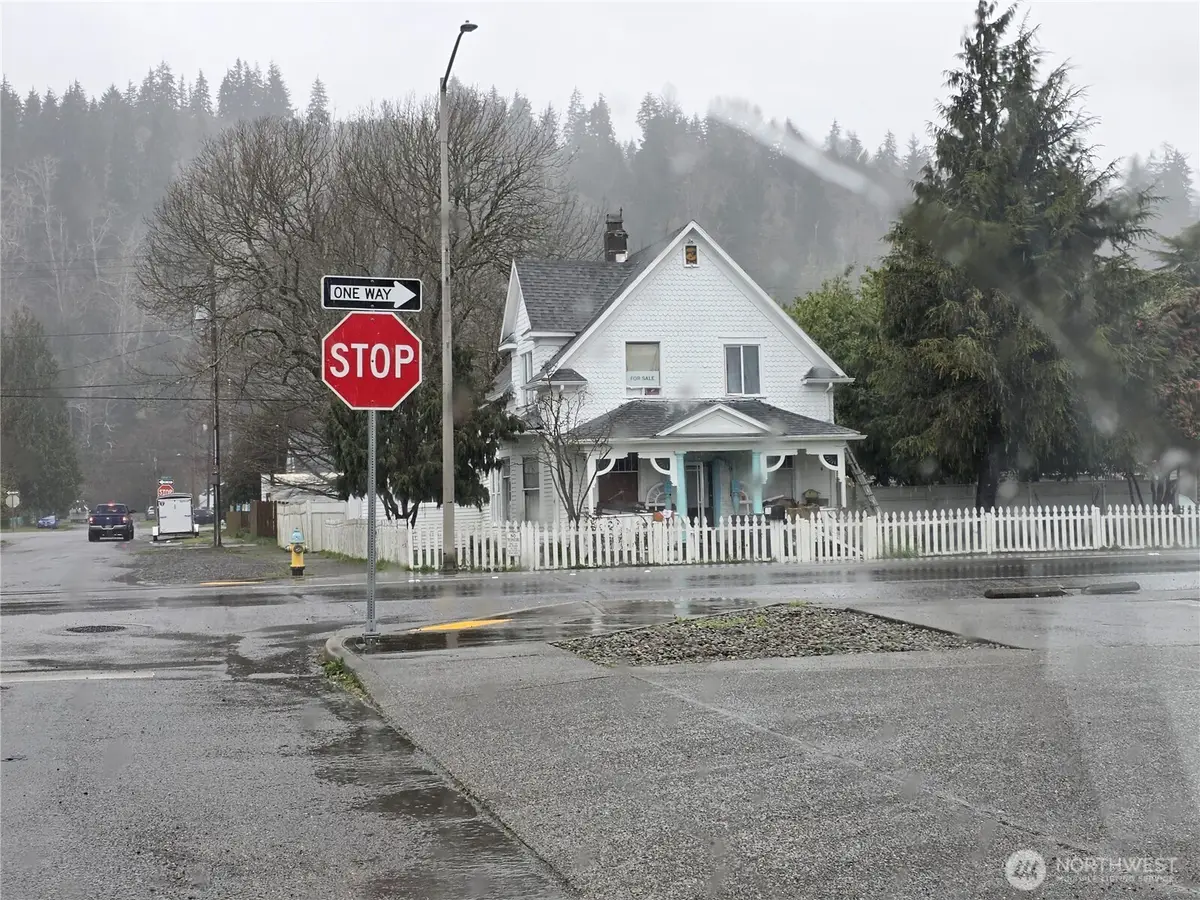 2701 Simpson Avenue, Hoquiam, WA 98550 - #1