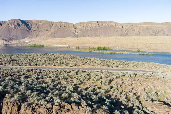 426 Ravens Home Lane #10, Malaga, WA 98828