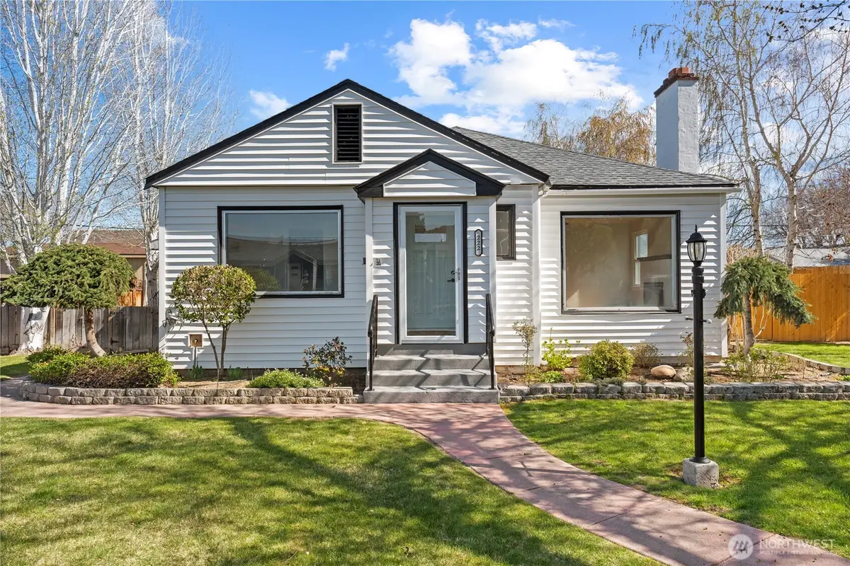 222 D Street Sw, Ephrata, WA 98823 - #1