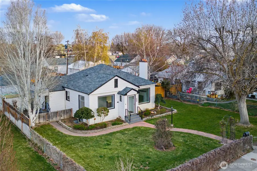 222 D Street Sw, Ephrata, WA 98823 - #2