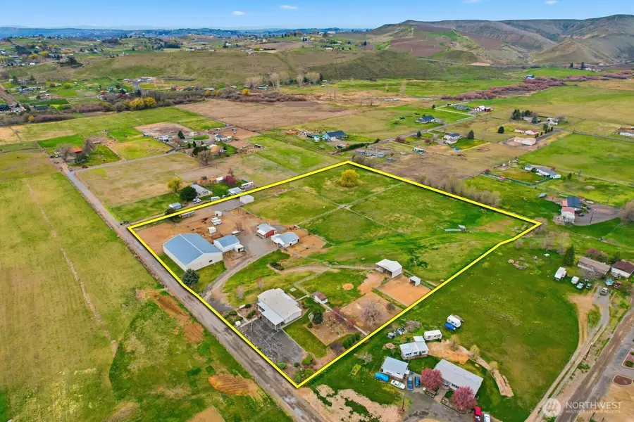 150 Dusty Puddle Road #A&B, Selah, WA 98942 - #2