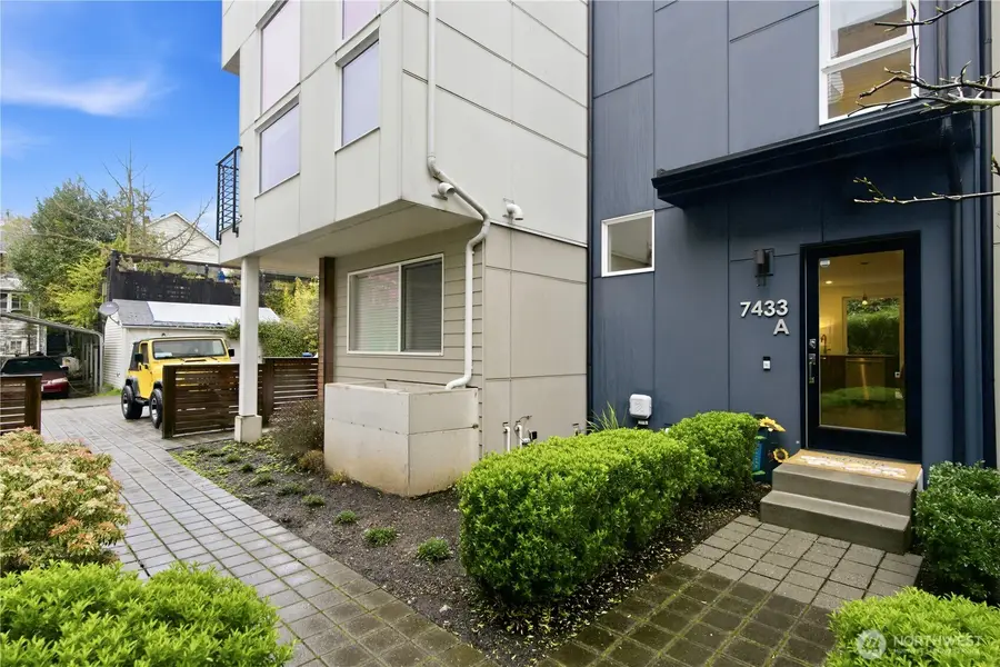 7433 4th Avenue Ne, Seattle, WA 98115 - #2