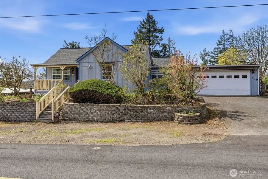 319 N 3rd Street, Kalama, WA 98625 - #2