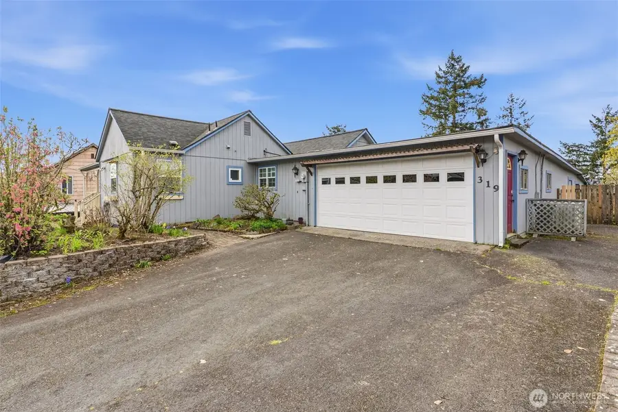 319 N 3rd Street, Kalama, WA 98625 - #3