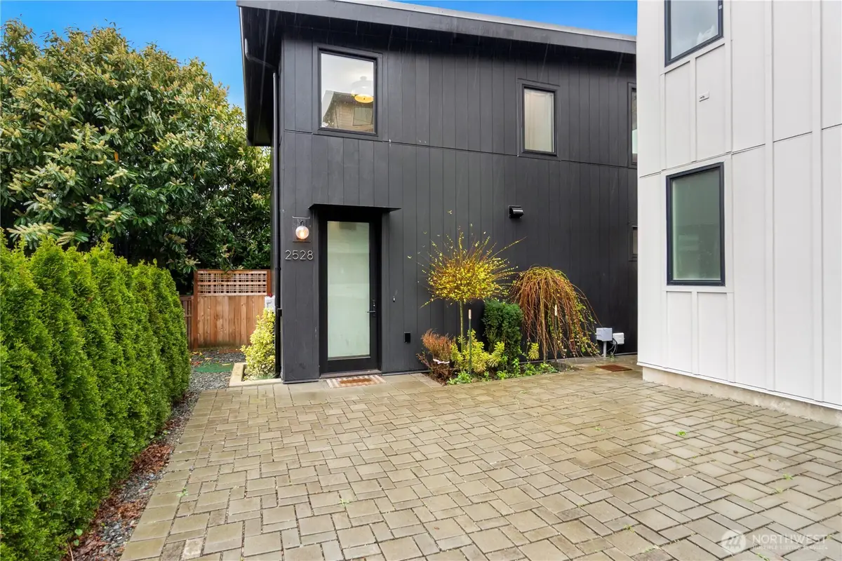 2528 27th Avenue W, Seattle, WA 98199 - #1