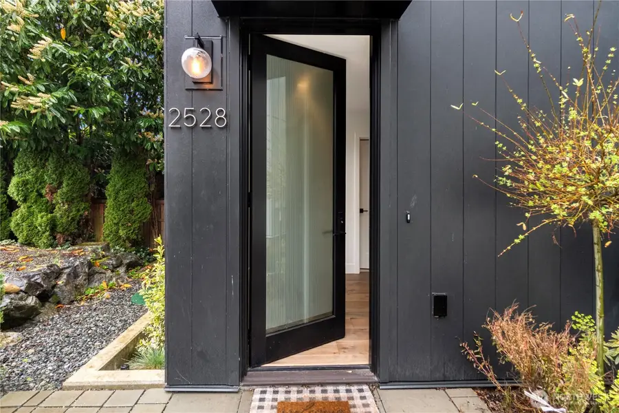 2528 27th Avenue W, Seattle, WA 98199 - #2