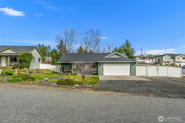 1989 4th St Se, East Wenatchee, WA 98802
