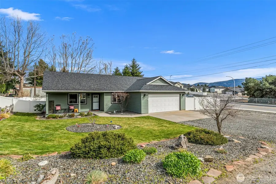 1989 4th St Se, East Wenatchee, WA 98802 - #2