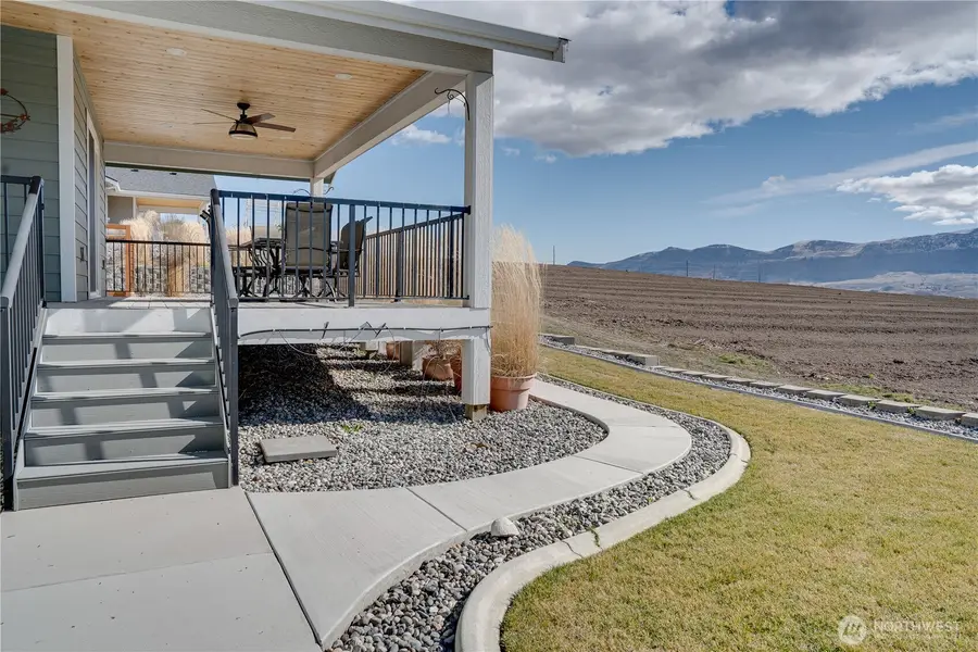 647 S Newton Avenue, East Wenatchee, WA 98802 - #3