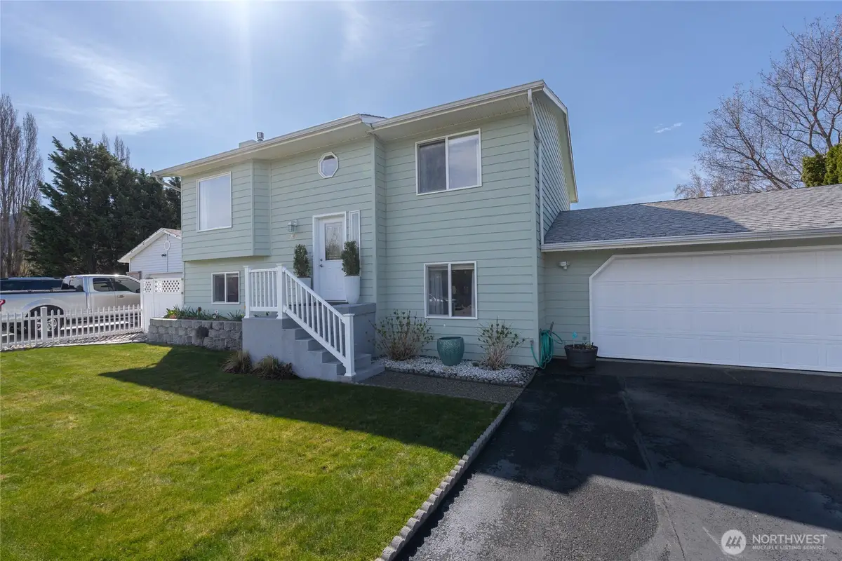 2837 Riviera Boulevard, Malaga, WA 98828 - #1