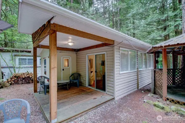 215 Big River Boulevard E, Deming, WA 98244