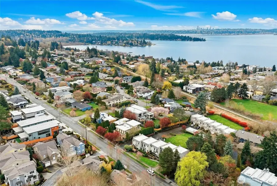 6527 106th Avenue Ne, Kirkland, WA 98033 - #2