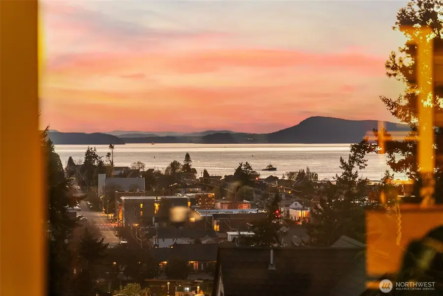 303 7th Street, Anacortes, WA 98221 - #2