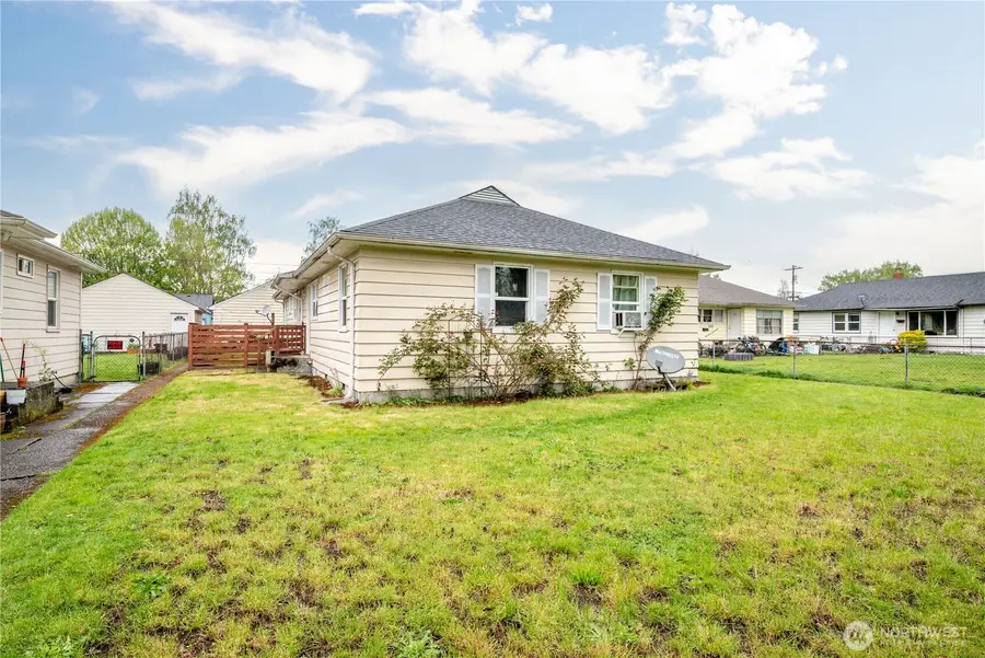 1015 17th, Longview, WA 98632 - #2