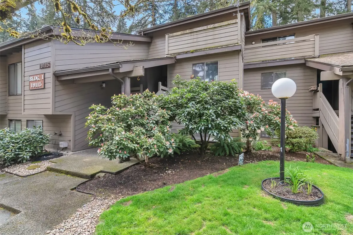 19115 Ballinger Way Ne #102, Lake Forest Park, WA 98155 - #1