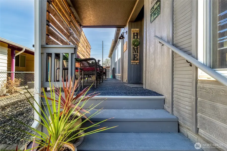 542 NE Fleetwood Avenue, College Place, WA 99324 - #3