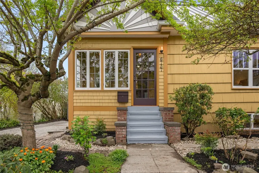 6737 27th Avenue Nw, Seattle, WA 98117 - #2