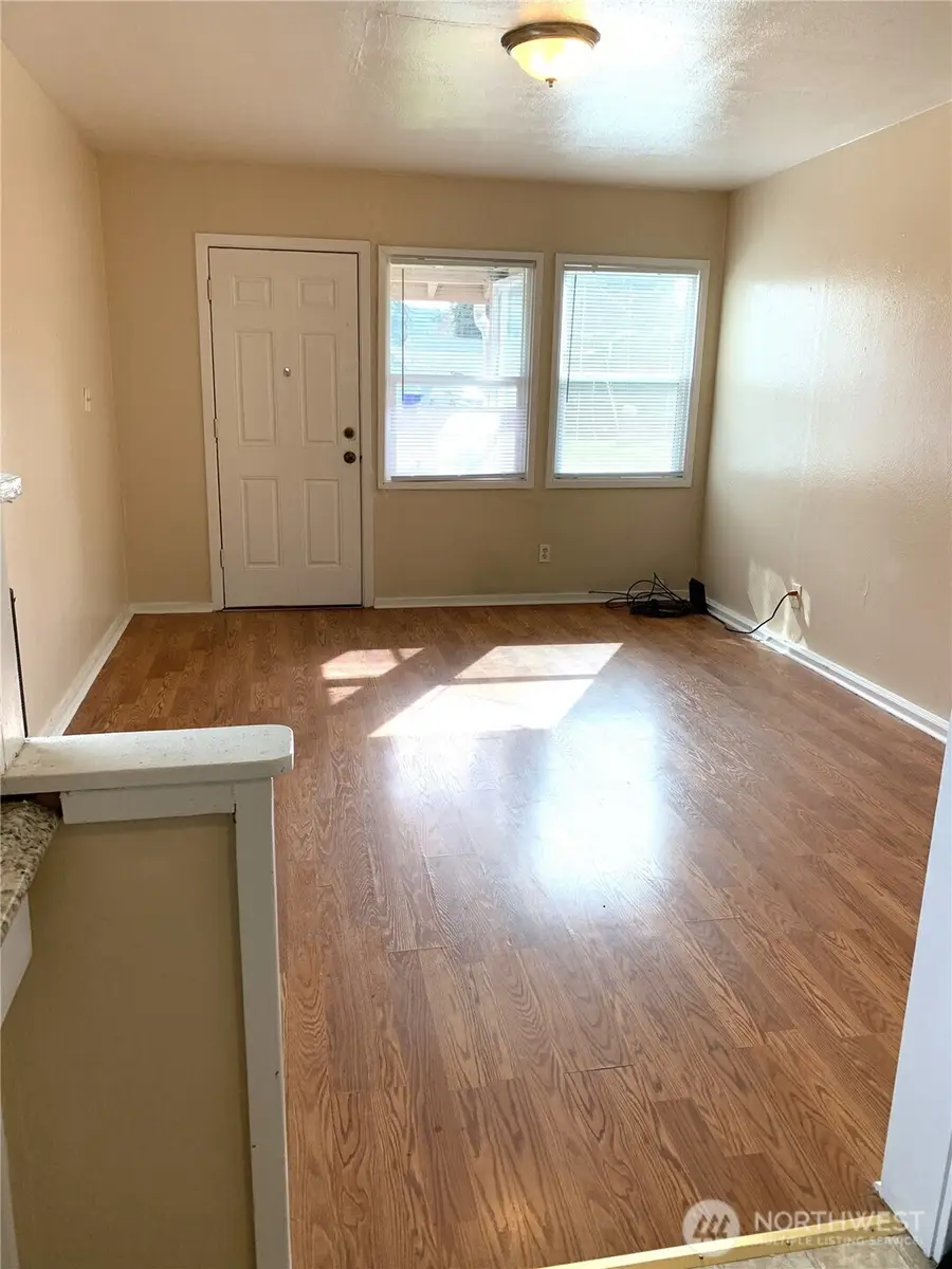 1423 S 7th Avenue, Kelso, WA 98626 - #3