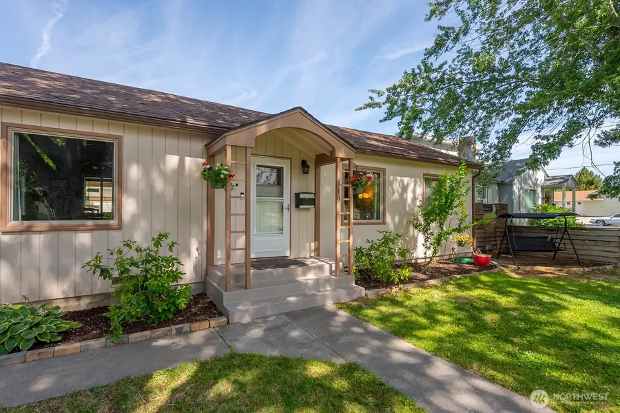 119 SW F St, Ephrata, WA 98823 - #2