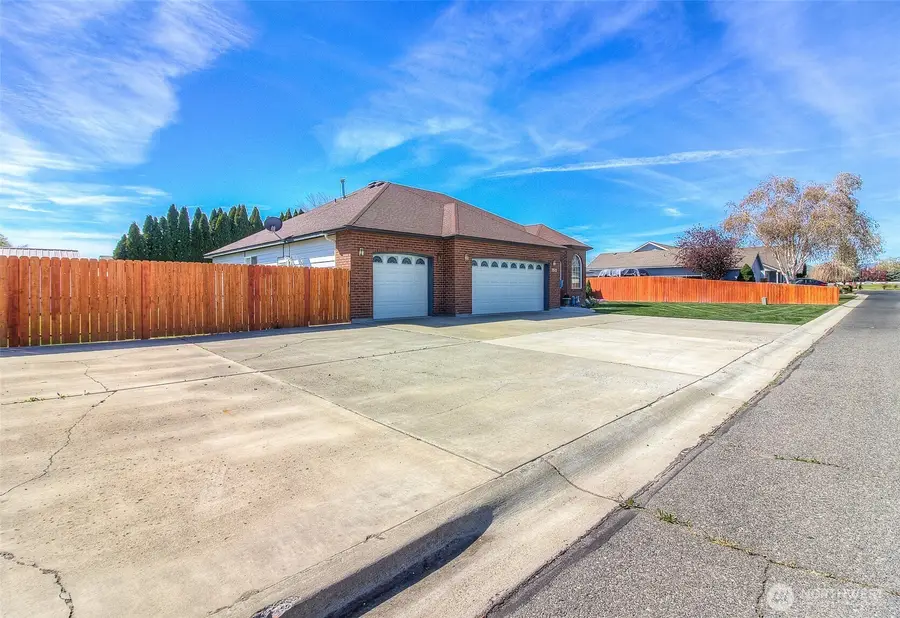 7512 Olmstead Court, Yakima, WA 98908 - #2