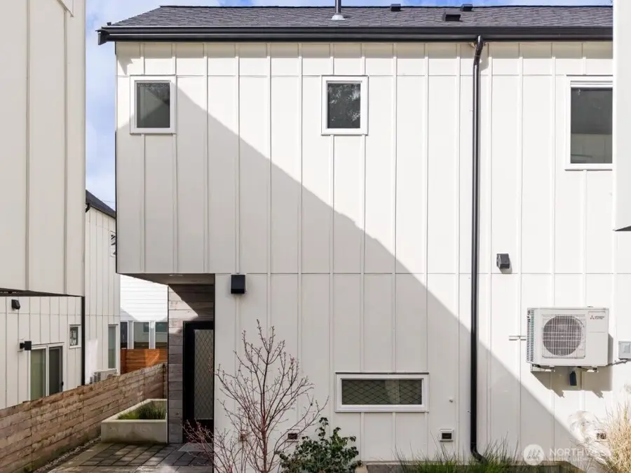 10350 Wallingford Avenue N #B, Seattle, WA 98133 - #2