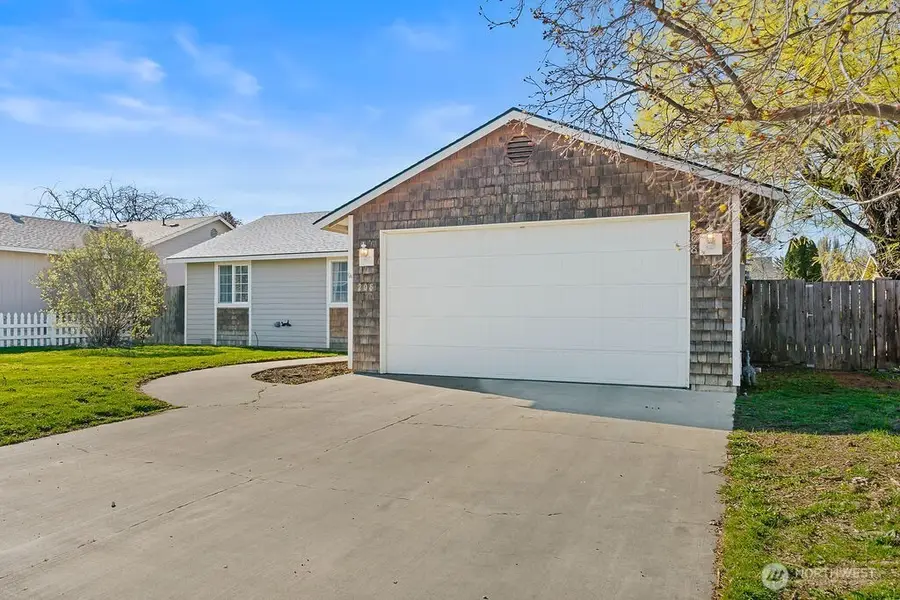 208 W Mount Adams Court, Ellensburg, WA 98926 - #2