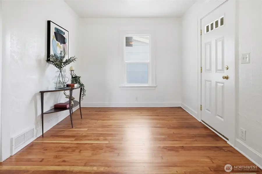 9643 56th Avenue S, Seattle, WA 98118 - #2