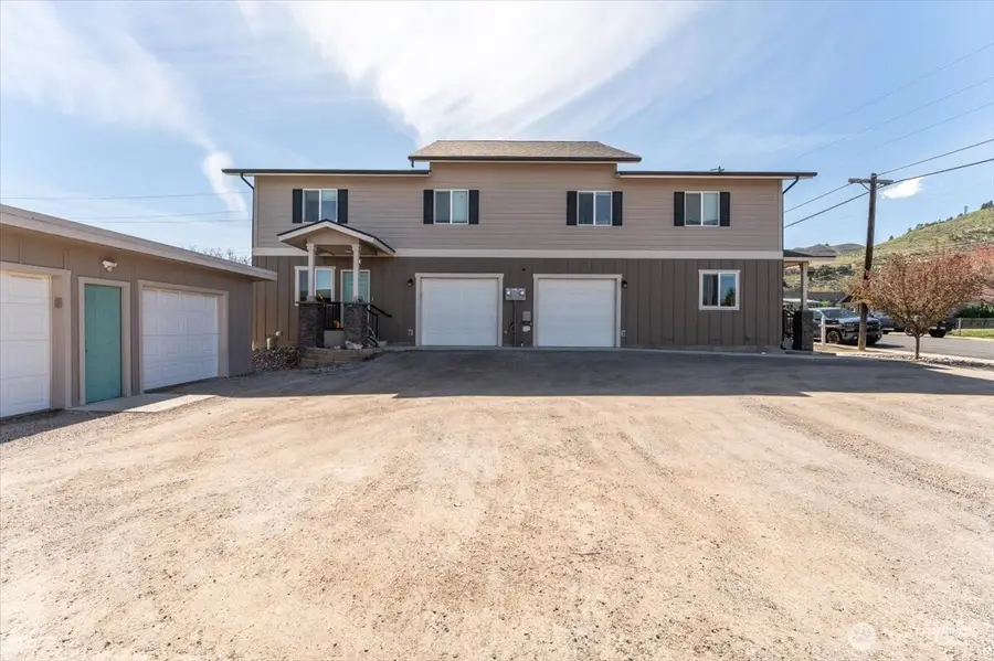 1327 Miller Street, Wenatchee, WA 98801 - #2