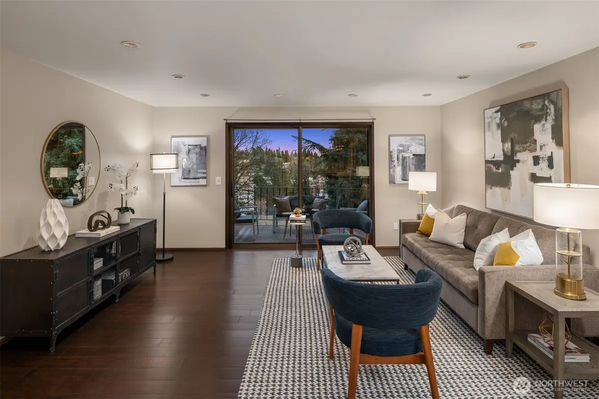 5220 21st Avenue Ne, Seattle, WA 98105 - #1