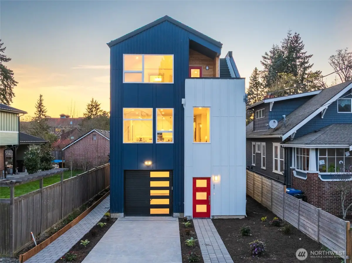 2931 39th Avenue Sw, Seattle, WA 98116 - #1