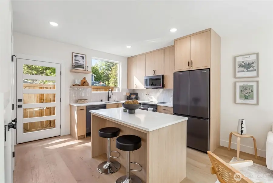 11013 Goodwin Way Ne, Seattle, WA 98125 - #3