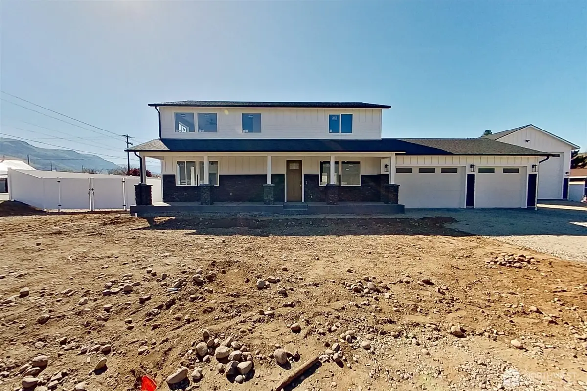 233 Saunders Avenue, Rock Island, WA 98850 - #1