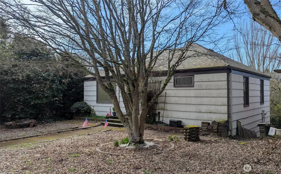 3631 32nd Avenue W, Seattle, WA 98199 - #2