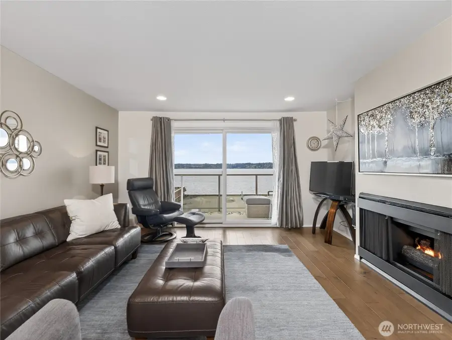 10203 47th Avenue Sw #C8, Seattle, WA 98146 - #2