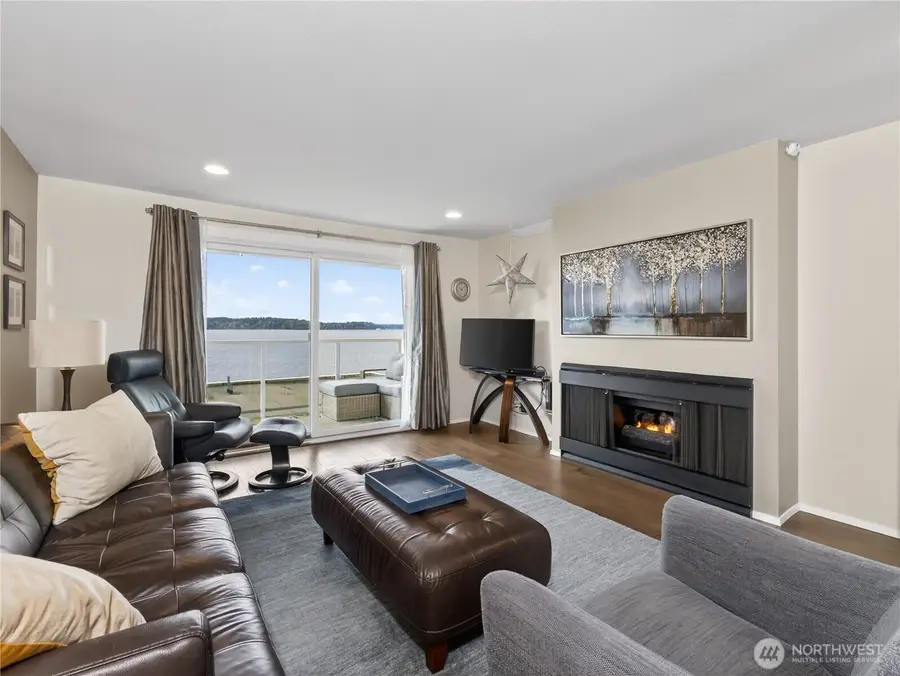 10203 47th Avenue Sw #C8, Seattle, WA 98146 - #3