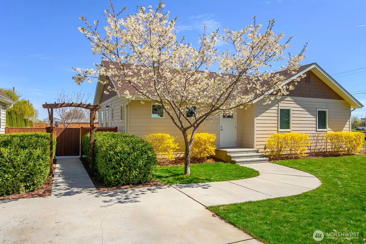 2143 NE Valley Road, Moses Lake, WA 98837 - #1