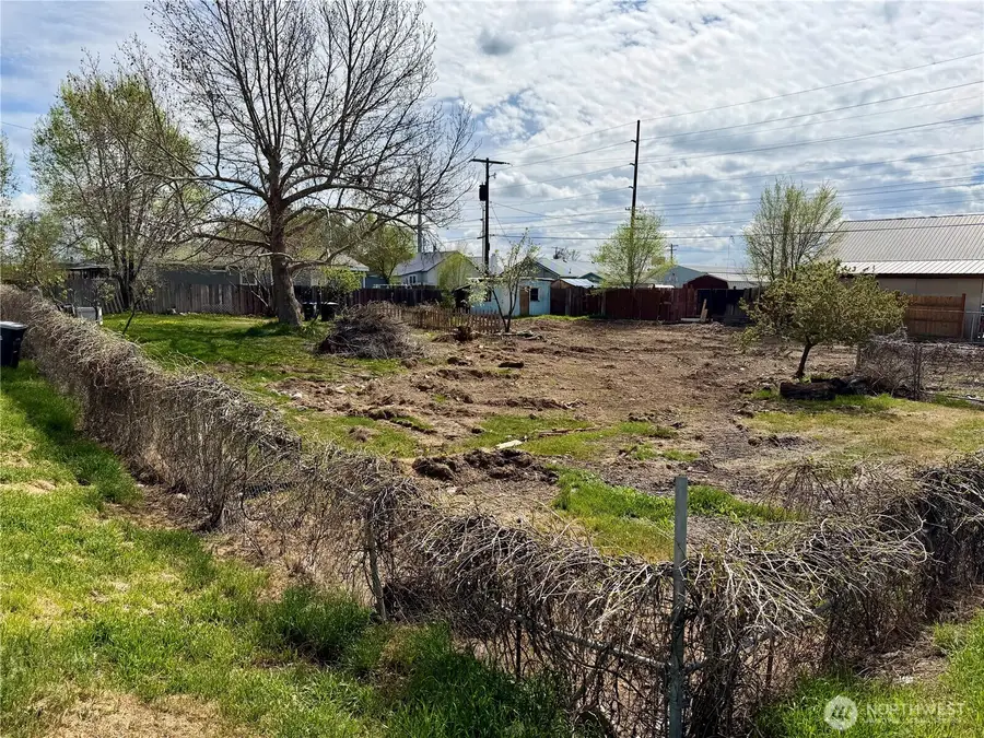 9917 NE Highland Dr #8 & 9, Moses Lake, WA 98837 - #2