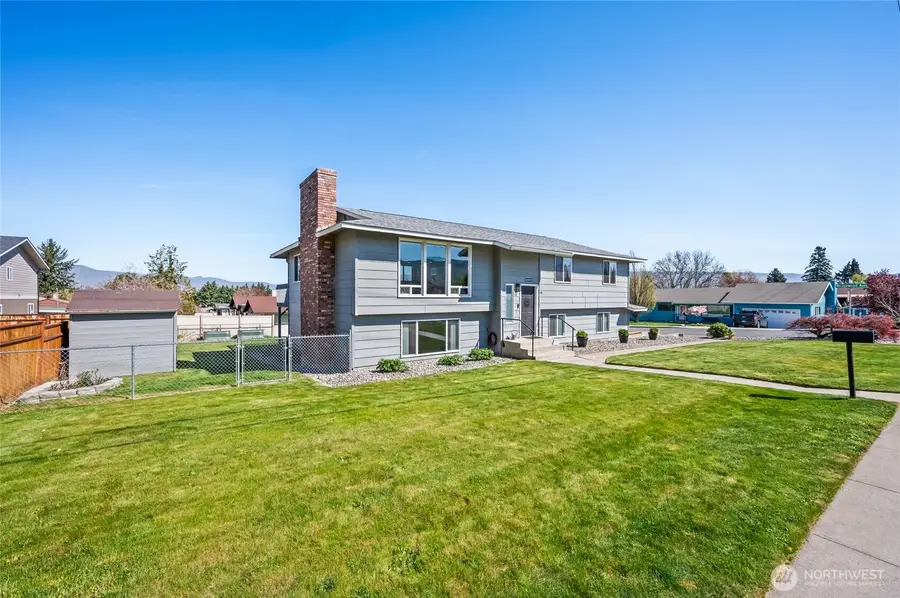 932 Crawford Avenue, Wenatchee, WA 98801 - #2