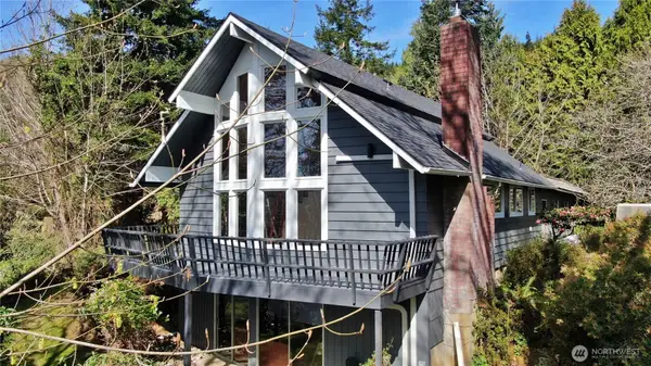 182 State Route 105, Raymond, WA 98577