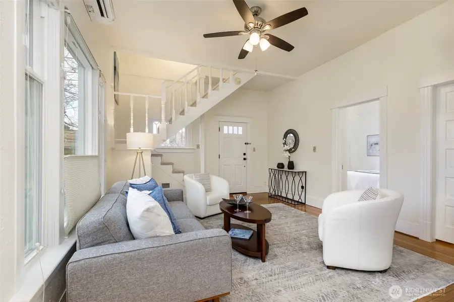 6122 8th Avenue Nw, Seattle, WA 98107 - #2